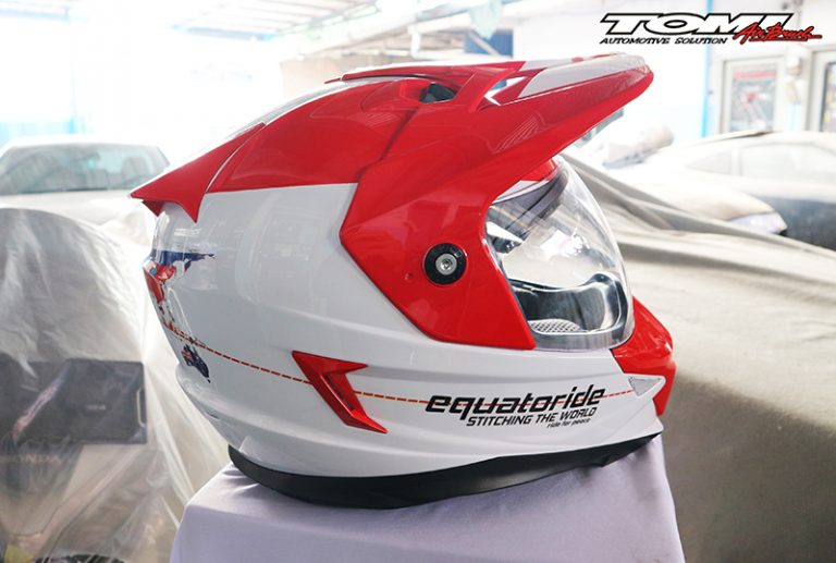 Tomi Airbrush Buatkan Desain Spesial Helm Jeffrey Polnaja