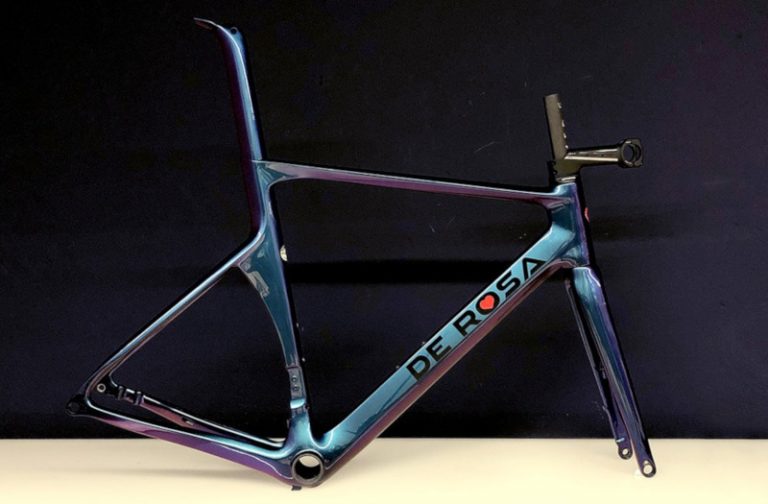 Tomi Arbrush Hati-hati Mengerjakan Repaint Bunglon De Rosa