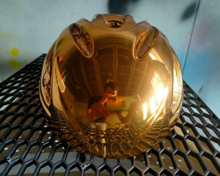 Modifikasi Helm Sepeda Chrome Gold
