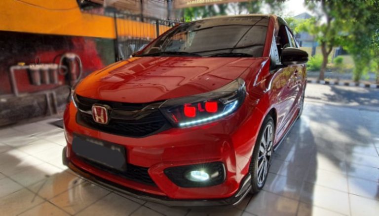 Modifikasi Projector Lampu Mobil di Yoong Motor