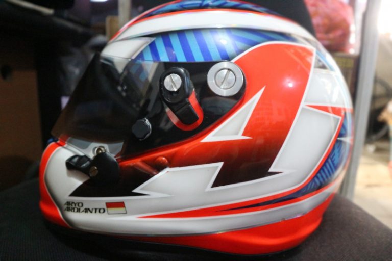 Modifikasi Airbrush Helm Arai