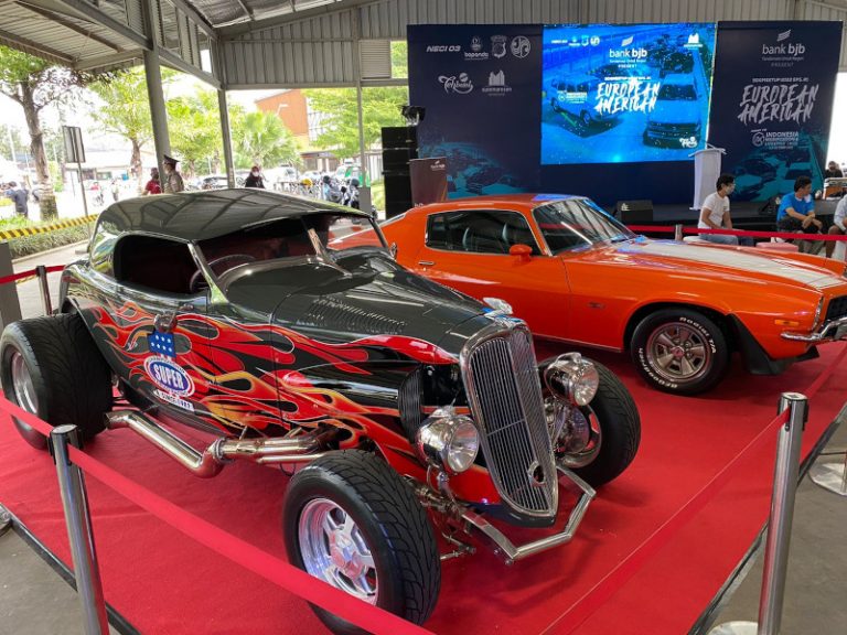 Seri Perdana IMX Bandung Tampilkan Mobil-mobil Keren Eropa-Amerika
