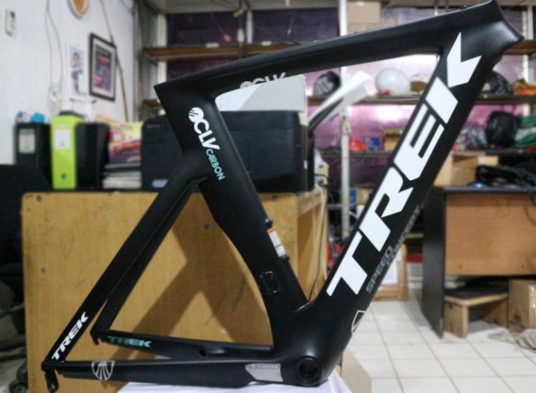 Repaint Sepeda Road Bike Trek Project One