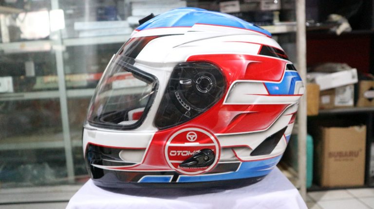 Modifikasi Helm Balap Tema Sporty