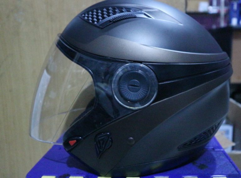 Modifikasi dan Repaint Helm di Tomi Airbrush