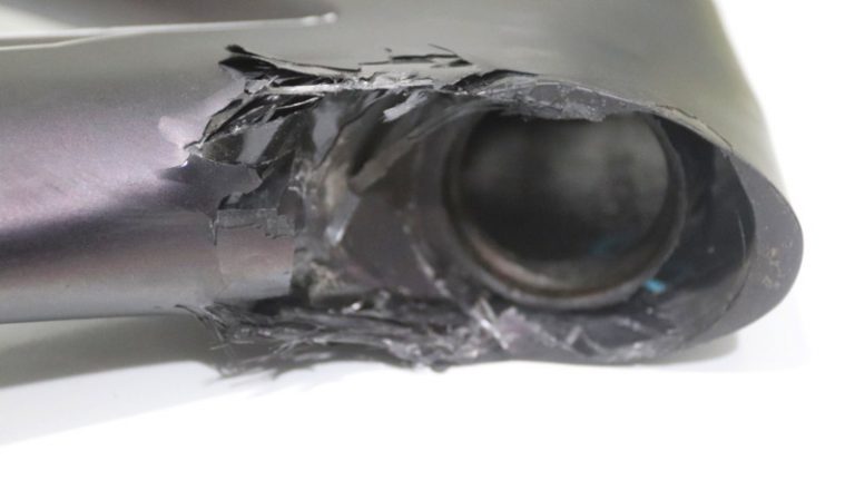 Frame Carbon Sepeda Rusak Parah Kembali Normal