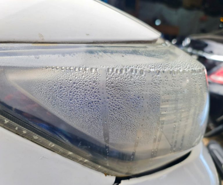 Solusi Lampu Mobil Berembun