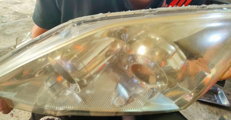 Perbaikan Lampu Mobil Kusam