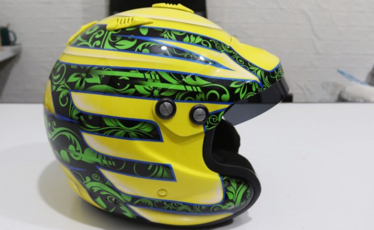 Modifikasi Helm Sesuai Konsep Anda