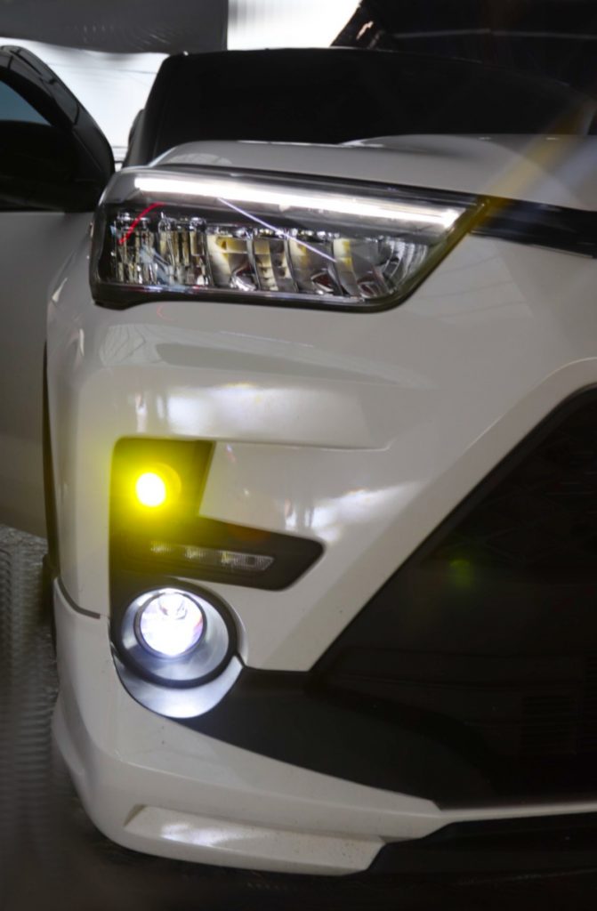 Raize Custom Custom Mini Projector dan Foglamp Toyota Raize - Tomi Air Brush