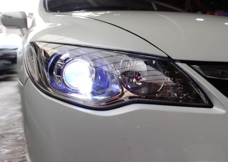 Pemasangan Projector Headlamp Mobil
