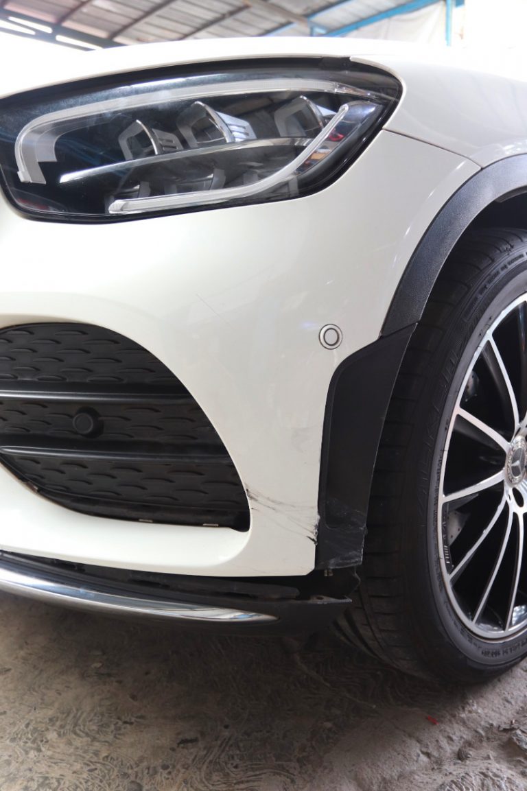 Body Repair Mobil Mewah di Tomi Airbrush