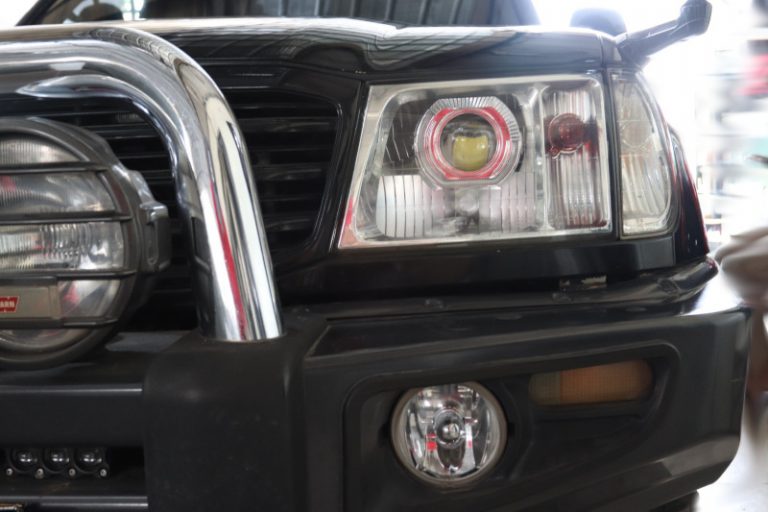 Toyota Land Cruiser Cygnus Pasang Projector Laser