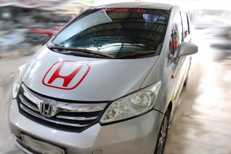 Branding Mobil Perusahaan di Tomi Airbrush