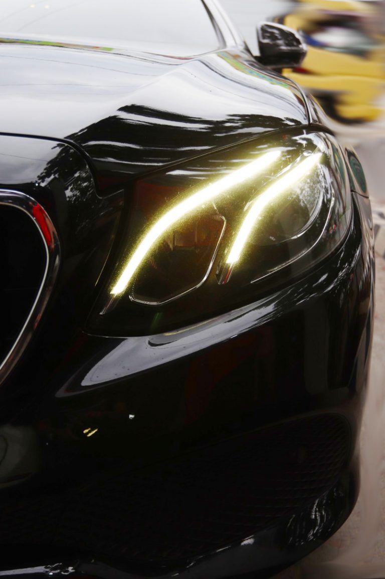 DRL Mobil Mewah Menguning, Tomi Airbrush Siap Ubah Jadi Bening