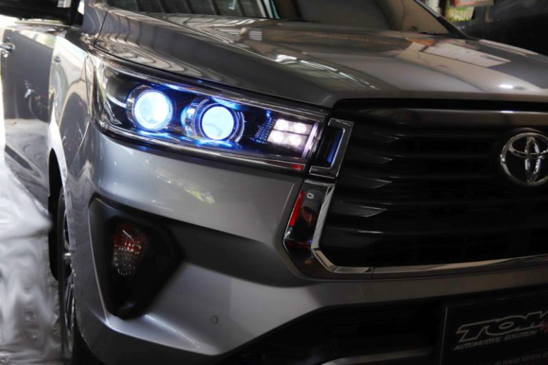 Double Projector Toyota Kijang Innova Reborn