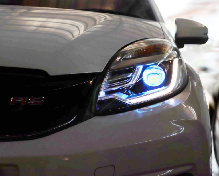 Honda Brio Makin Ciamik dengan Headlamp Modifikasi