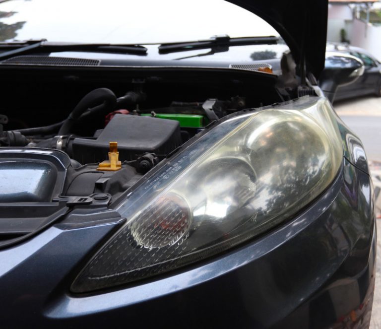 Repair Headlamp Ford Fiesta di Yoong Motor Jakarta