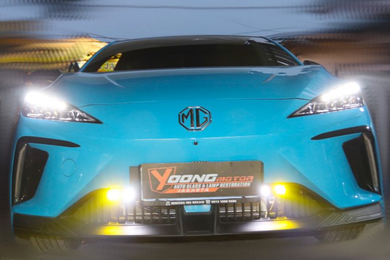 MG 4 EV Pasang Mini Projector