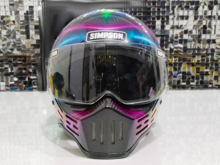 Modifikasi Airbrush Helm Carbon Sesuai Konsep Anda