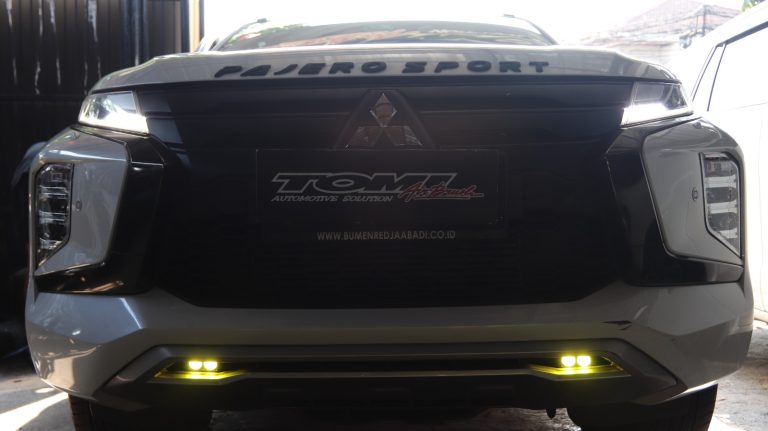 Mitsubishi New Pajero Sport Pasang Mini Projector