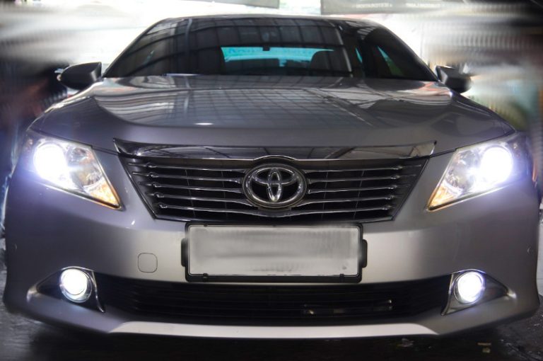 Toyota Camry Upgrade Headlamp dan Foglamp