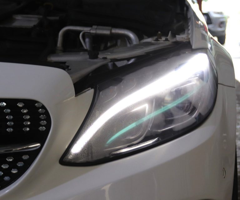 Repair Headlamp Mobil Eropa yang Berembun