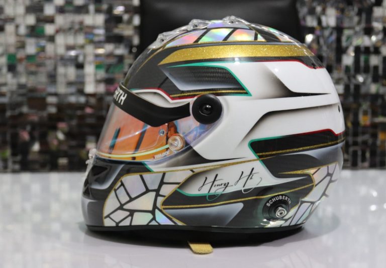 Modifikasi Helm Schuberth Berkonsep Racing