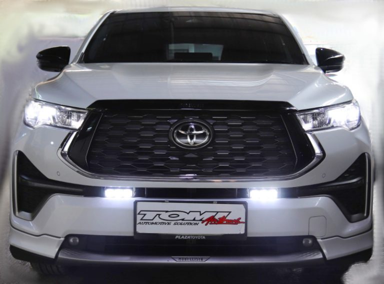 Ini Alasan Kenapa Toyota Kijang Innova Zenix Banyak Dipasang Mini Projector