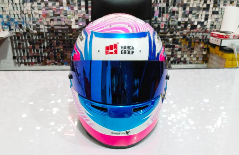 Begini Proses Modifikasi Helm Airbrush dari Putih Menjadi Chrome