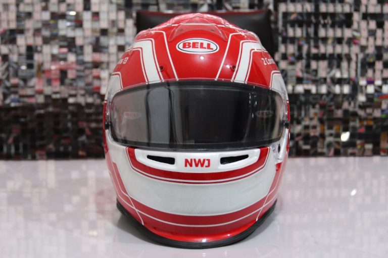 Helm Bell Standar Terasa Biasa, Sentuhan Airbrush Bikin Karakternya Berubah